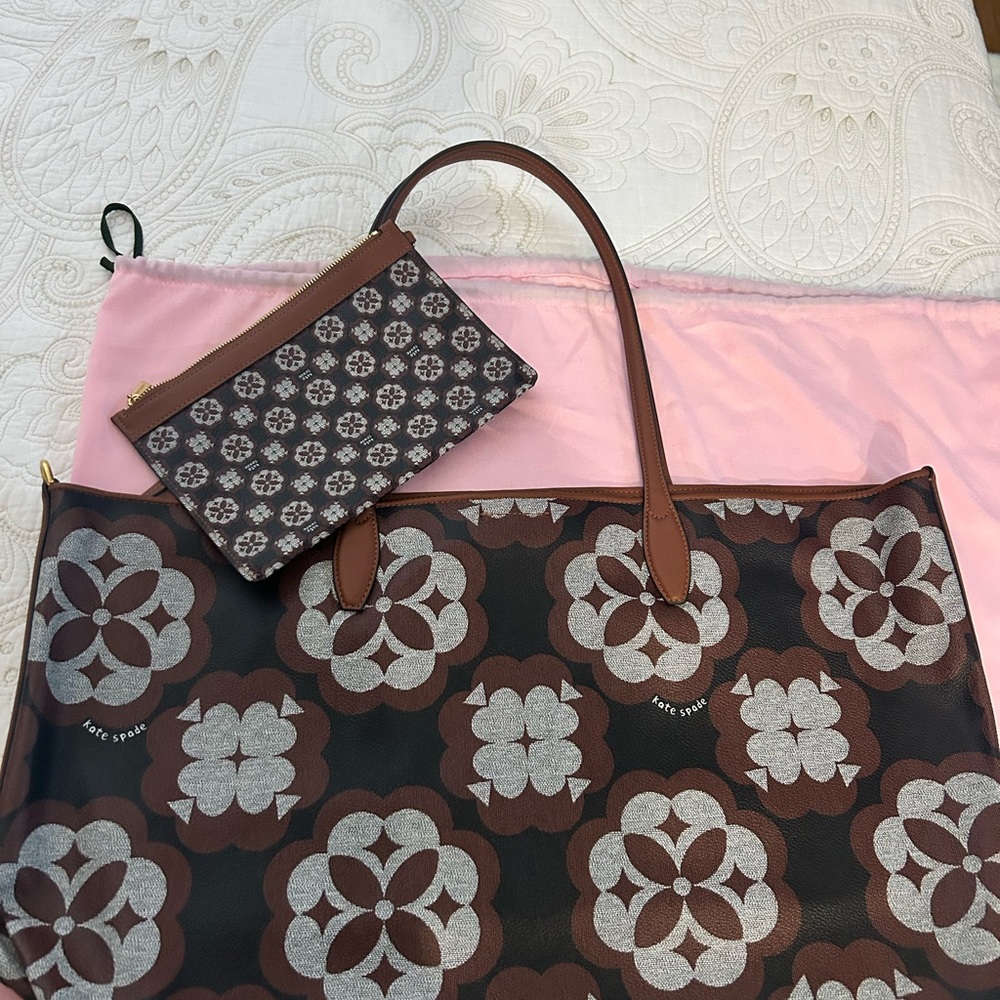 Kate Spade New Chic Brown and Cream Tote Bag .